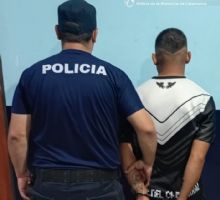 Golpeó a su hermana y provocó daños en la vivienda