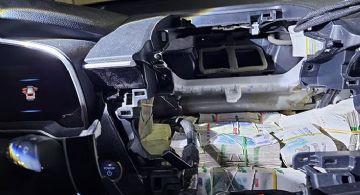Viajaba con $357 millones ocultos en el tablero de una camioneta