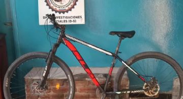 En un baldío encuentran una bici sustraída