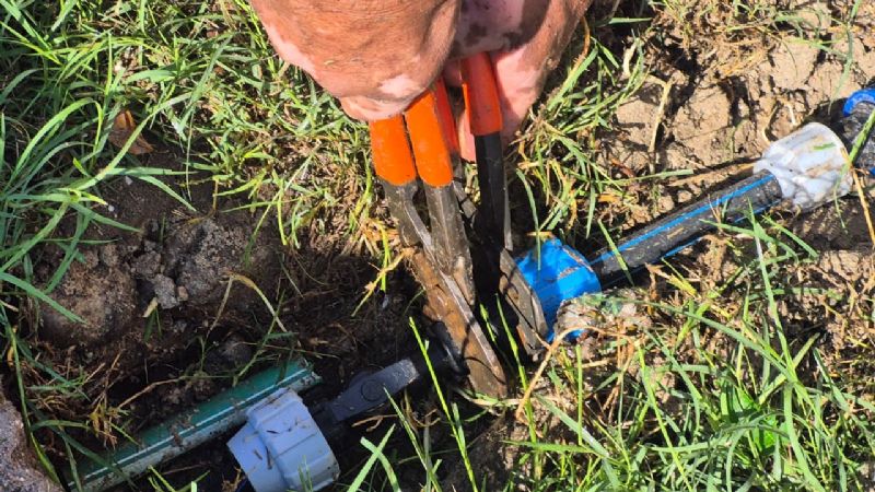 Denuncian robo masivo de llaves de paso en el barrio Acuña Isi