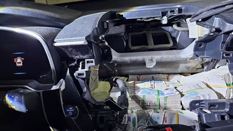 Viajaba con $357 millones ocultos en el tablero de una camioneta