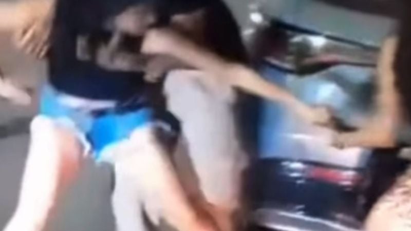 Una funcionaria de Catamarca se peleó en plena calle y fue destituida