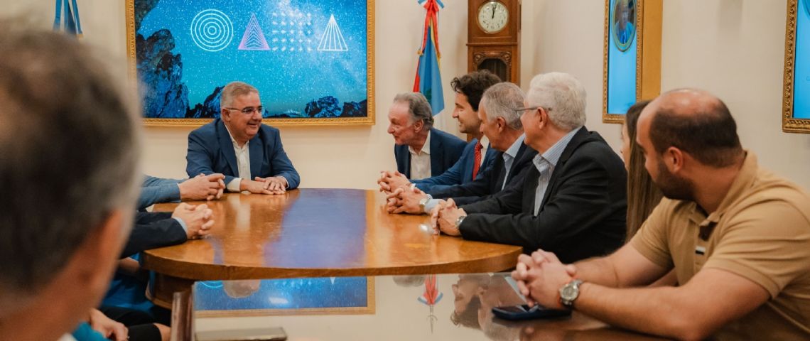 El Gobernador con autoridades de la CAMARCO para analizar la situación del sector