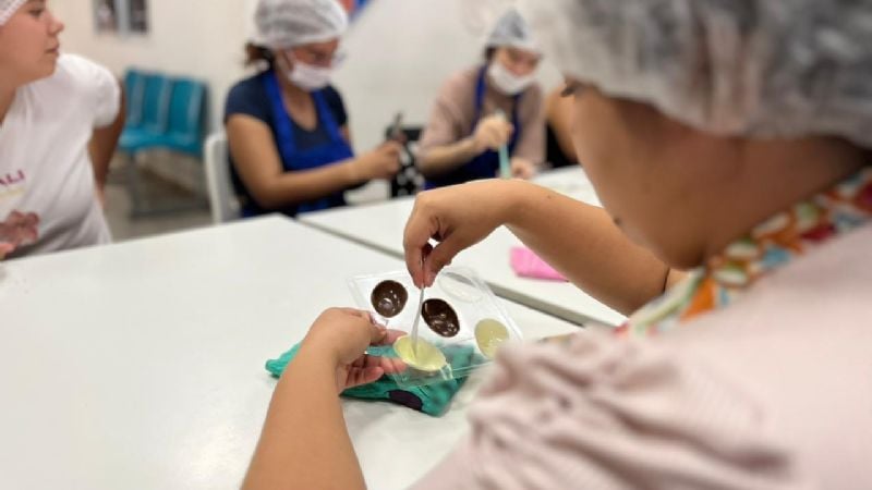 Exitoso taller de elaboración de Huevos de Pascua para jóvenes emprendedores