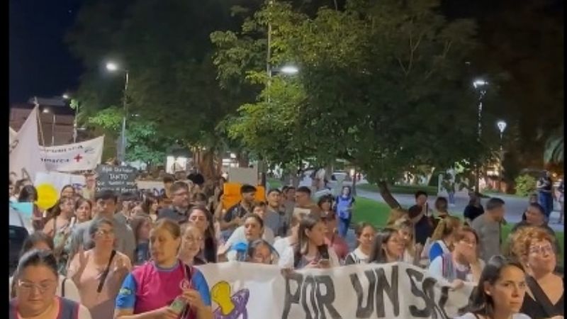 Masiva manifestación de docentes autoconvocados