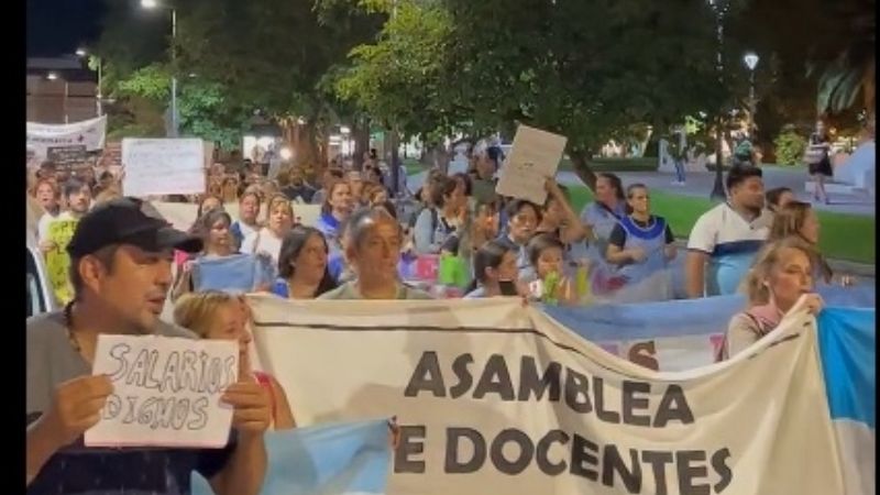 El Gobierno propuso elevar el salario mínimo docente a $870 mil