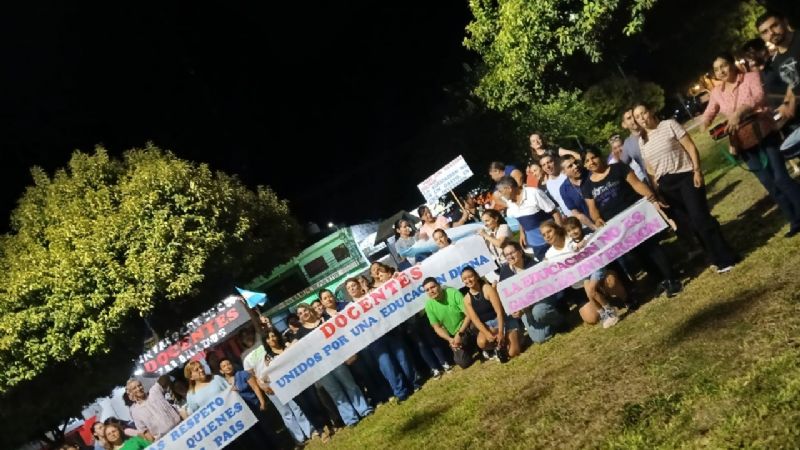 Docentes de Los Altos también salieron a la calle