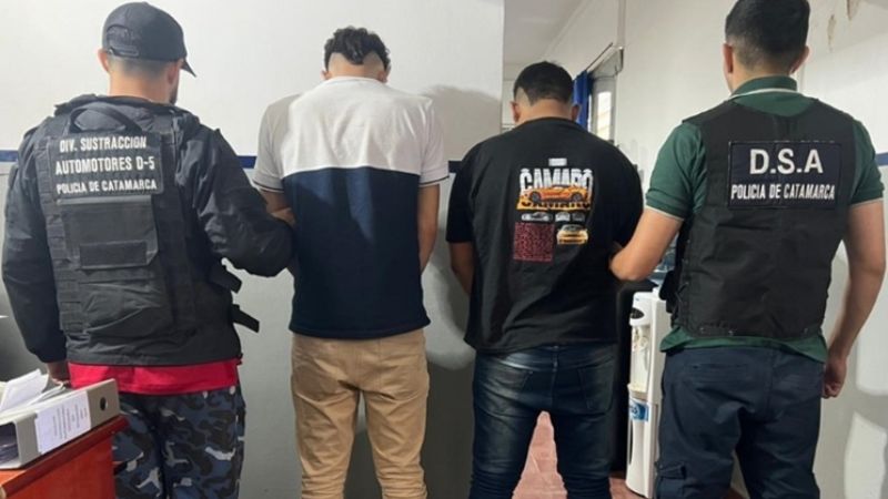 Trasladaron desde Santiago a dos sujetos requeridos por la Justicia