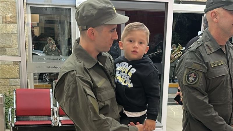 El encuentro más esperado entre Nahuel Gallo con su hijo tras su llegada al país