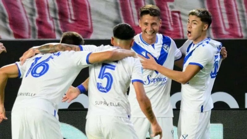 Vélez venció a Estudiantes y es solitario líder