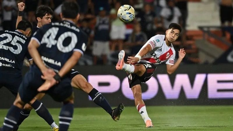 River rescató un empate en Mendoza