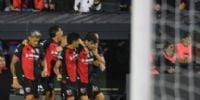 NO LO PUEDEN CREER; los jugadores de Newell's festejando su primer triunfo en el Apertura 2026.