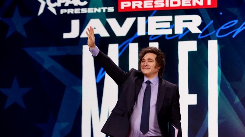 Milei volvió a cruzar a Sánchez y encendió la cumbre conservadora