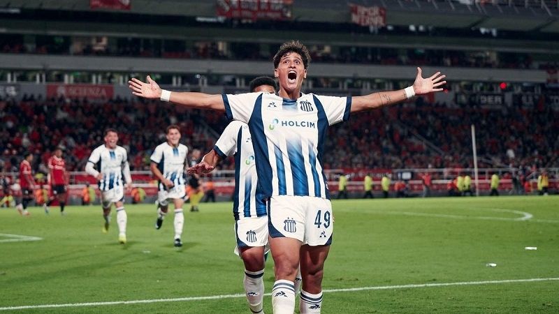 El “Rojo” se durmió y la “T” le ganó
