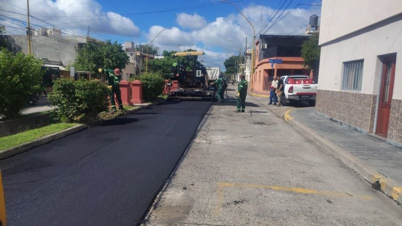 Notable avance con la repavimentación integral de la avenida Mariano Moreno