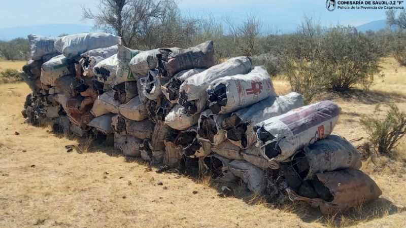 Secuestran 4 toneladas de carbón en un camión atascado