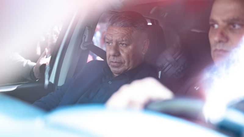 “Chiqui” Tapia pidió un permiso “general” para viajar al exterior durante los próximos 60 días