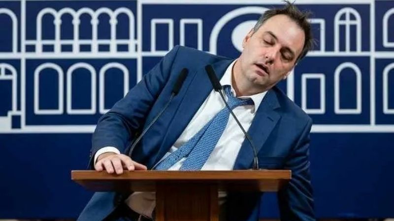 La conferencia de Adorni sacudió las redes y reavivó la polémica