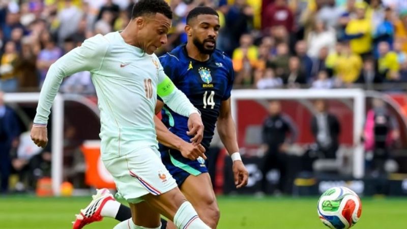 Con uno menos, Francia le ganó 2-1 a Brasil
