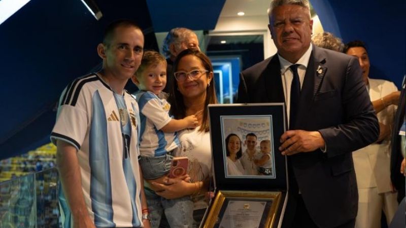 Nahuel Gallo homenajeado por la AFA durante el amistoso de la Selección argentina