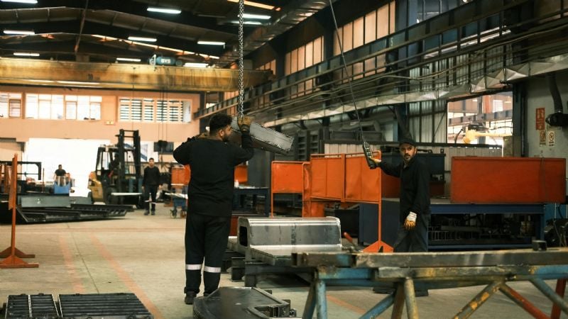La economía volvió a caer en febrero y expone fuertes contrastes