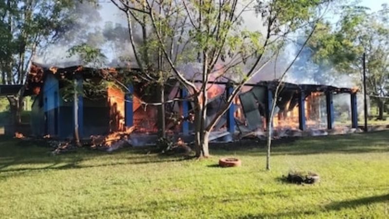 Un chico de 13 años fue acusado de incendiar intencionalmente un colegio