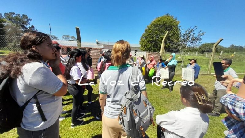 Padres tomaron una escuela porque sus hijos no tienen transporte escolar