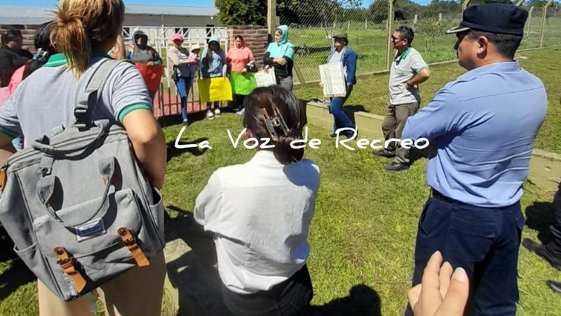 Padres tomaron una escuela porque sus hijos no tienen transporte escolar