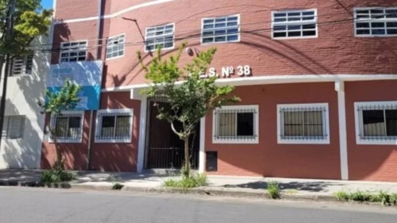 Salvaje agresión en una escuela a un chico de 14 años