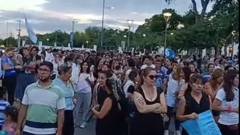 Rebelión docente pone el jaque a los gremios y preocupa al Gobierno