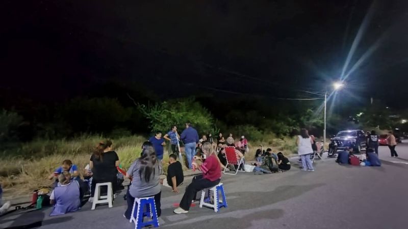 Vigilia docente frente a Casa de Gobierno en medio de la puja salarial