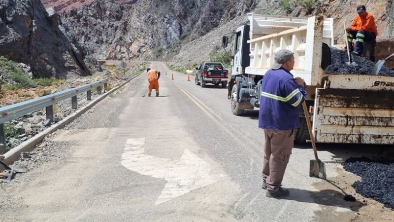 Vialidad Nacional realizó bacheo y despeje de calzada sobre RN 60