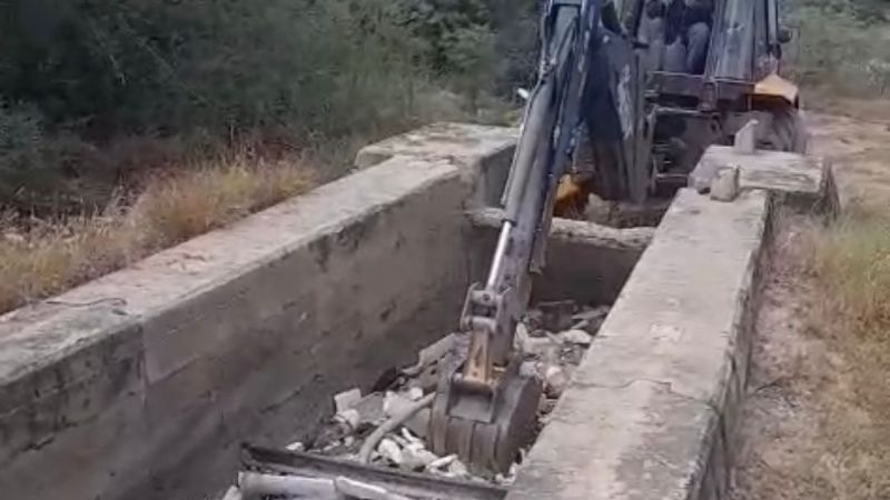 Finalizó la limpieza del Canal de La Colonia y piden a los vecinos no arrojar basura
