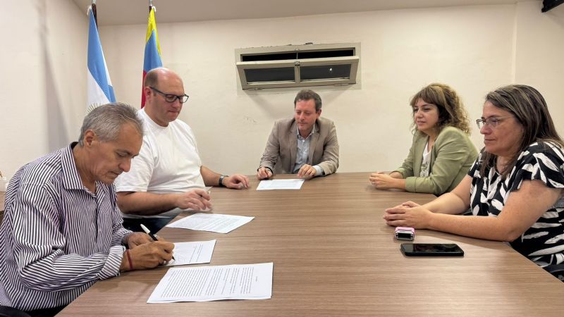 Gobierno y gremios estatales acordaron actualización por inflación y bonificaciones para todo 2026