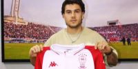 Blondel firmó su contrato a préstamo y posó con la camiseta de Huracán.