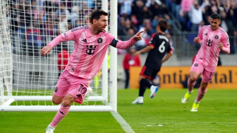 Messi quedó a uno de su gol 900