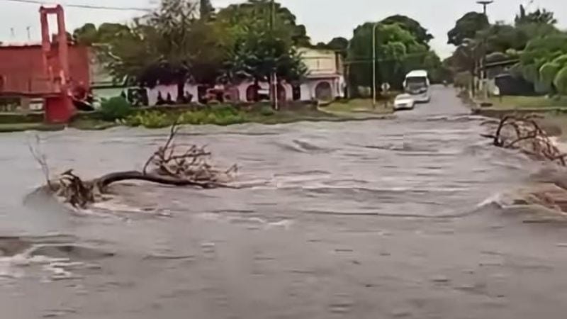 Crecida del río Icaño obliga a cortar el tránsito en la Ruta Provincial 7