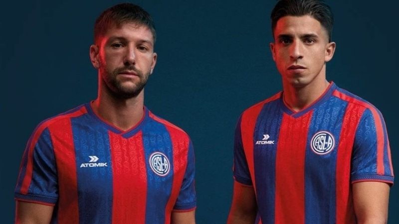 Show “santo”, estrenando camiseta en San Juan y Boedo