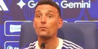 El rostro de incredulidad de Lionel Scaloni ante un intruso que comenzó a hablarle en la conferencia de prensa.