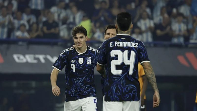 Argentina goleó 5-0 a Zambia en La Bombonera