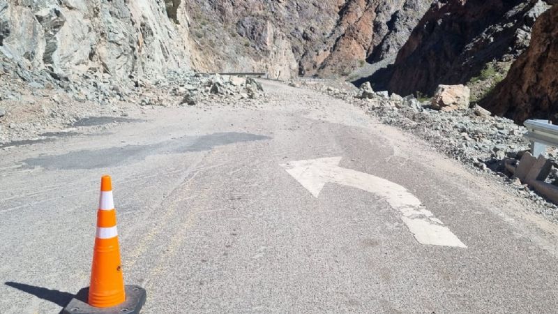 Habilitan con precaución el tránsito en la RN 60 tras un derrumbe en Las Angosturas