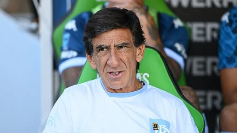 Costas con dudas para armar el ataque de Racing