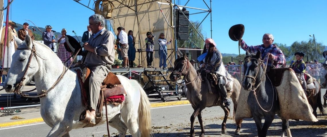 Multitudinaria cabalgata en honor a la Virgen del Valle