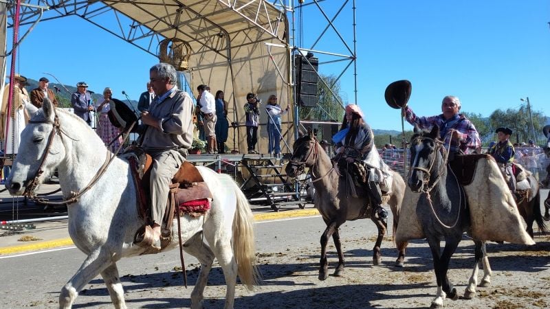 Multitudinaria cabalgata en honor a la Virgen del Valle