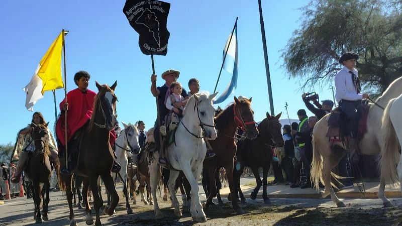Multitudinaria cabalgata en honor a la Virgen del Valle