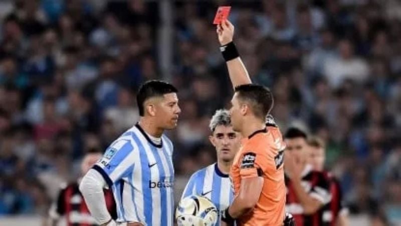 A Rojo lo echaron y se fue puteando al referí