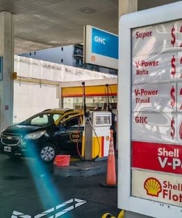 Sigue la suba de la nafta en la Argentina: saltó casi 23% desde el inicio de la guerra en Irán