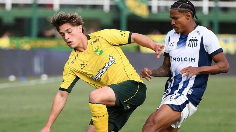 Talleres venció a Defensa y trepa en la Zona A