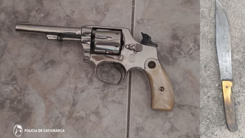 Un hombre de 81 años fue detenido por amenazar a su mujer con una cuchilla y un revólver