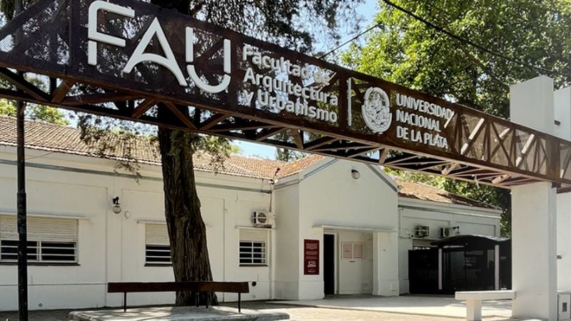 Hallaron sin vida a una bebé en la Universidad de La Plata y detuvieron a su madre